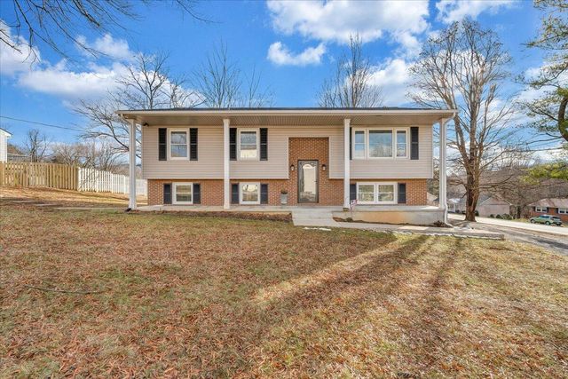 1349 Rainbow Forest DR, Troutville, VA 24175