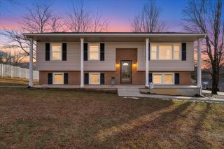 1349 Rainbow Forest DR, Troutville, VA 24175