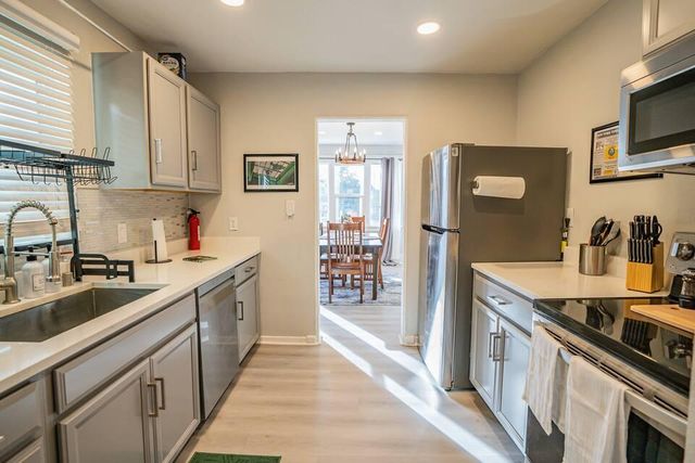 1124 Los Tomases Drive NW, Albuquerque, NM 87102