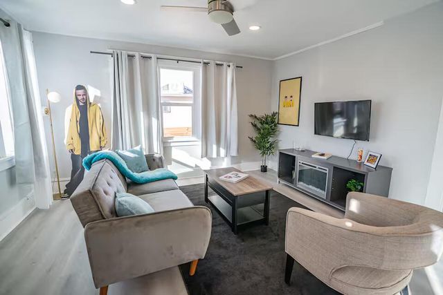 1124 Los Tomases Drive NW, Albuquerque, NM 87102