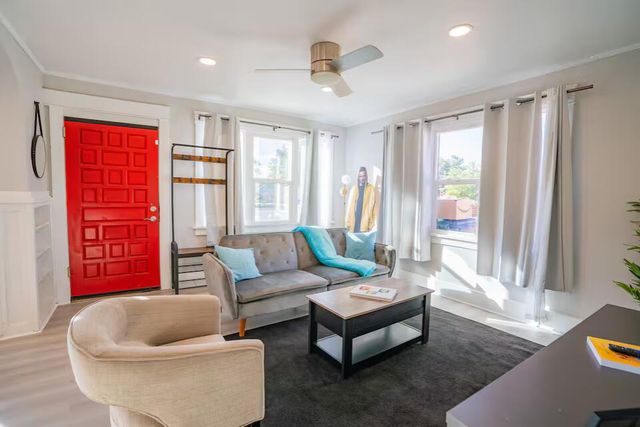 1124 Los Tomases Drive NW, Albuquerque, NM 87102