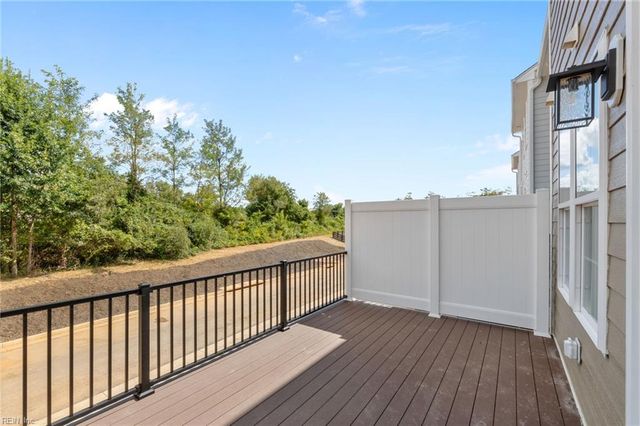 7 Bracewell LN, Yorktown, VA 23692