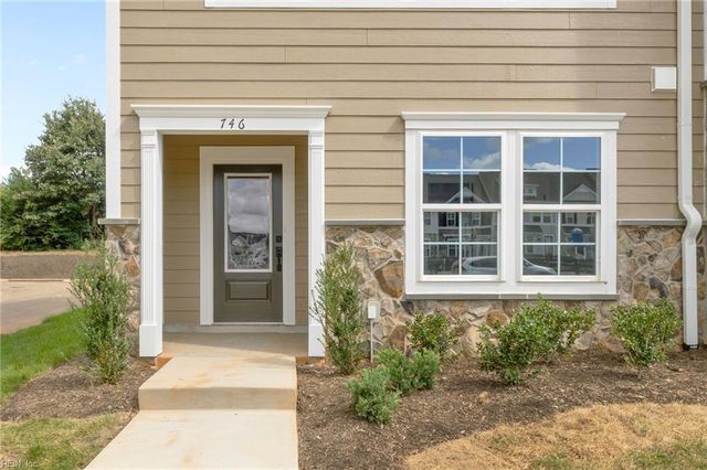 7 Bracewell LN, Yorktown, VA 23692