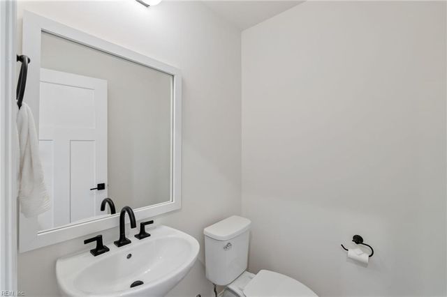 7 Bracewell LN, Yorktown, VA 23692