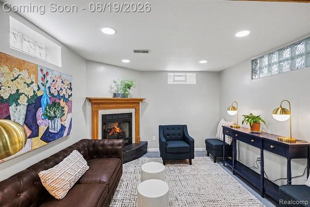 549 Park Drive, Clawson, MI 48017