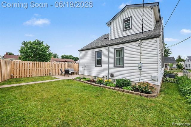 549 Park Drive, Clawson, MI 48017