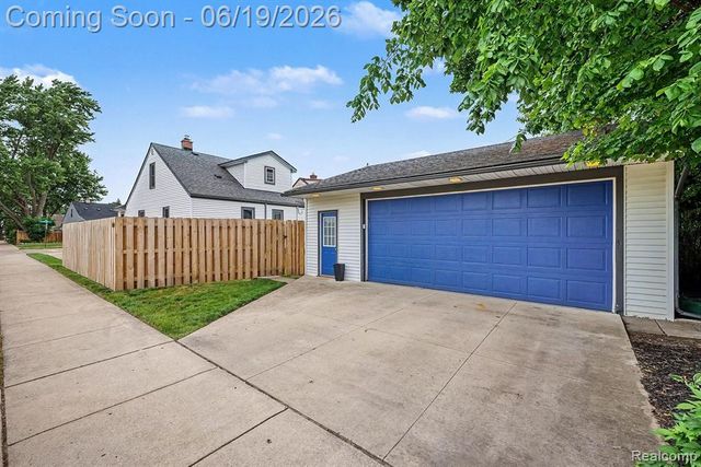 549 Park Drive, Clawson, MI 48017