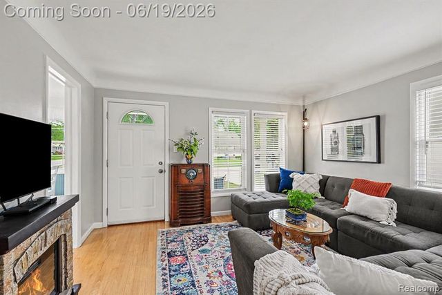 549 Park Drive, Clawson, MI 48017