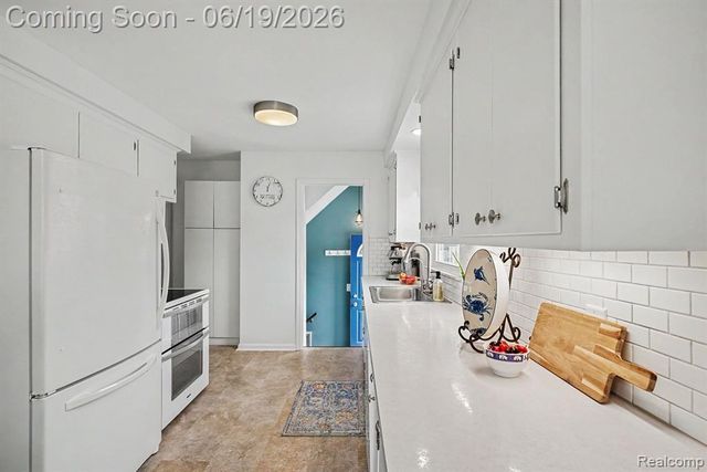 549 Park Drive, Clawson, MI 48017