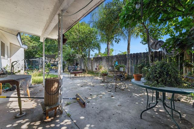 2045 W Simpson, Fresno, CA 93705