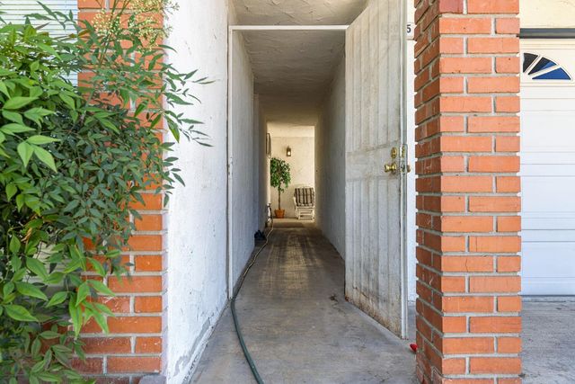 2045 W Simpson, Fresno, CA 93705