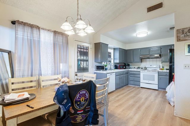 2045 W Simpson, Fresno, CA 93705