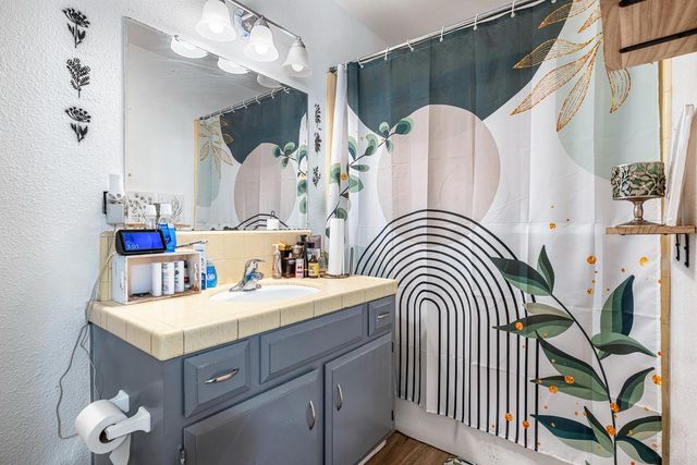 2045 W Simpson, Fresno, CA 93705