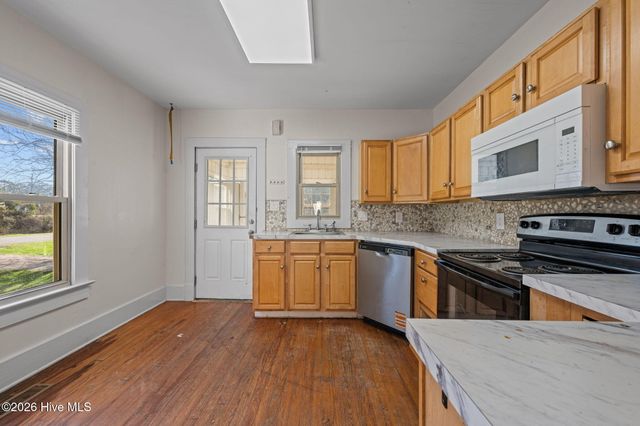 107 N C Street, Bridgeton, NC 28519