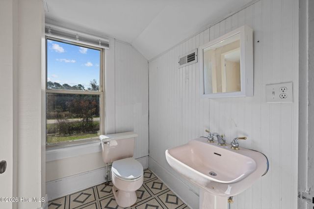 107 N C Street, Bridgeton, NC 28519