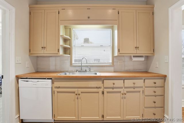 1739 E 13th Place, Tulsa, OK 74104