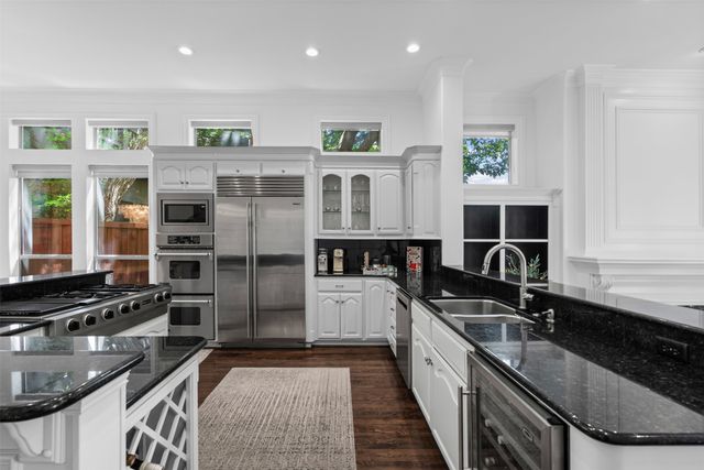 4111 Buena Vista Street, Dallas, TX 75204