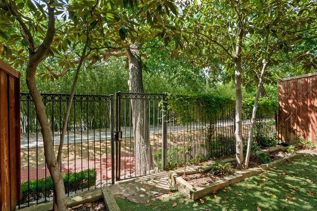 4111 Buena Vista Street, Dallas, TX 75204