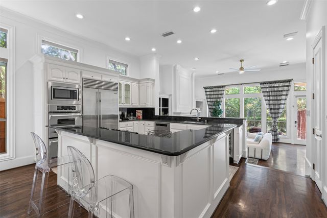 4111 Buena Vista Street, Dallas, TX 75204