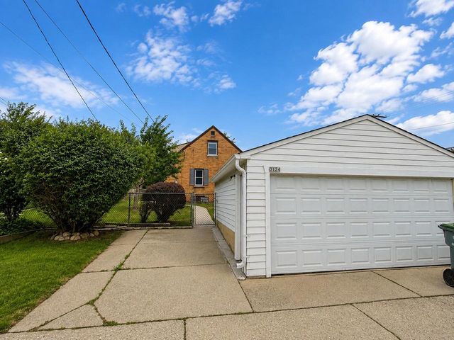 3124 S 40th STREET, Milwaukee, WI 53215