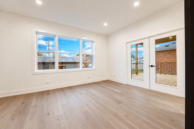 5721 S Newcastle Avenue, Chicago, IL 60638