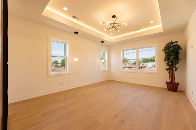 5721 S Newcastle Avenue, Chicago, IL 60638