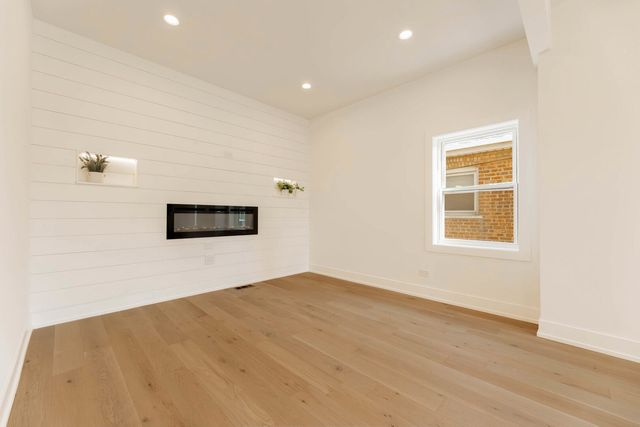 5721 S Newcastle Avenue, Chicago, IL 60638
