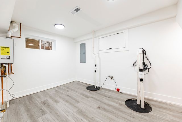 5721 S Newcastle Avenue, Chicago, IL 60638