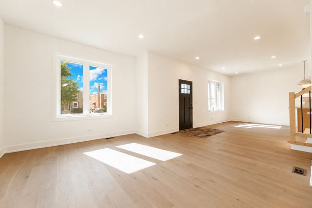 5721 S Newcastle Avenue, Chicago, IL 60638