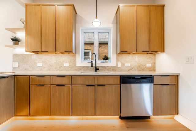 5721 S Newcastle Avenue, Chicago, IL 60638