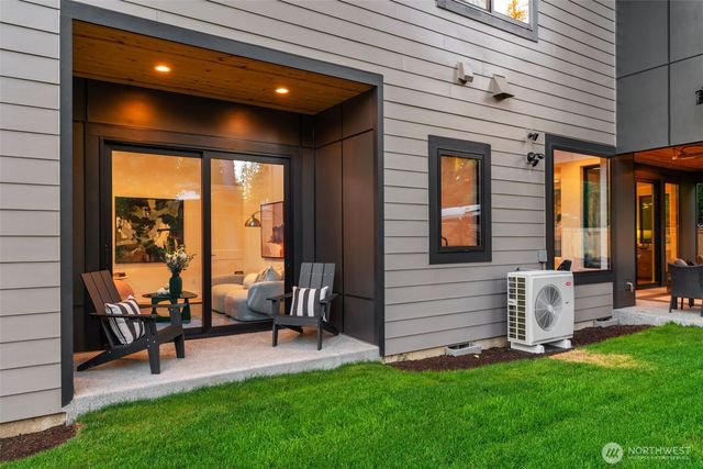 15019 SE 16th Street, Bellevue, WA 98007