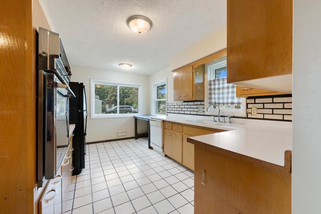 9330 Flintwood Street NW, Coon Rapids, MN 55433