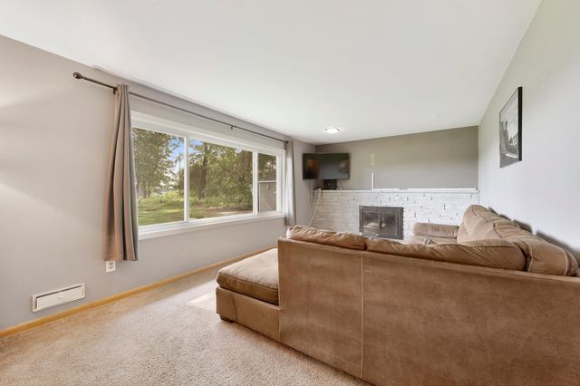 9330 Flintwood Street NW, Coon Rapids, MN 55433