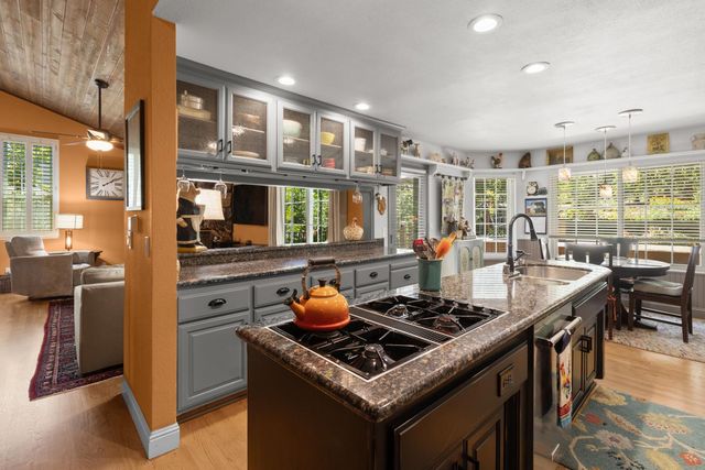 10640 Sunrise Ridge Cir, Auburn, CA 95603