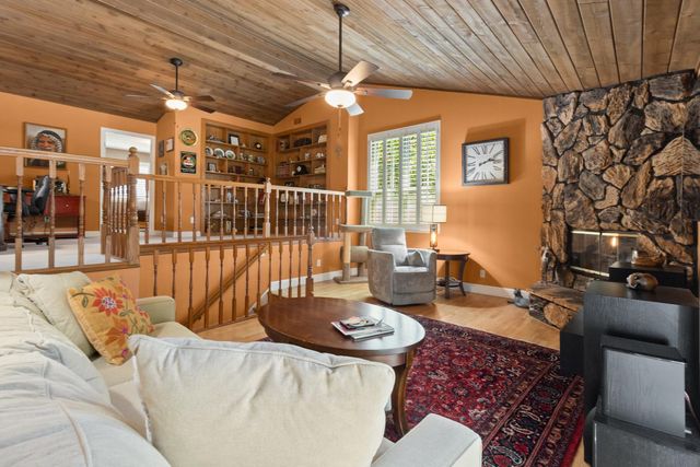 10640 Sunrise Ridge Cir, Auburn, CA 95603