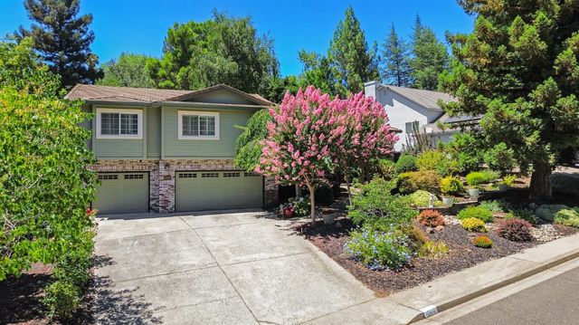 10640 Sunrise Ridge Cir, Auburn, CA 95603