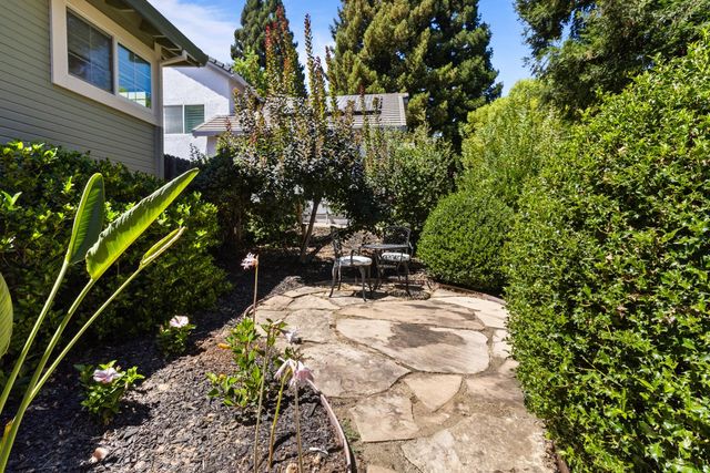 10640 Sunrise Ridge Cir, Auburn, CA 95603