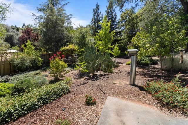 10640 Sunrise Ridge Cir, Auburn, CA 95603