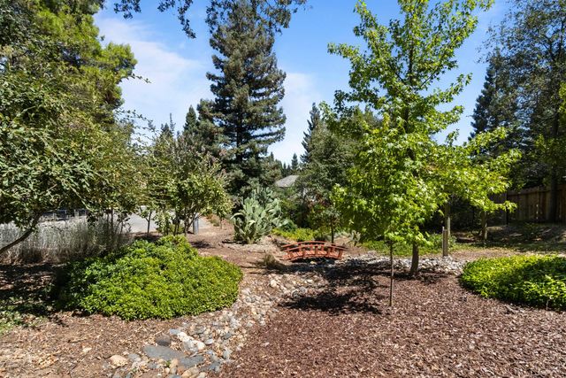 10640 Sunrise Ridge Cir, Auburn, CA 95603