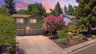 10640 Sunrise Ridge Cir, Auburn, CA 95603