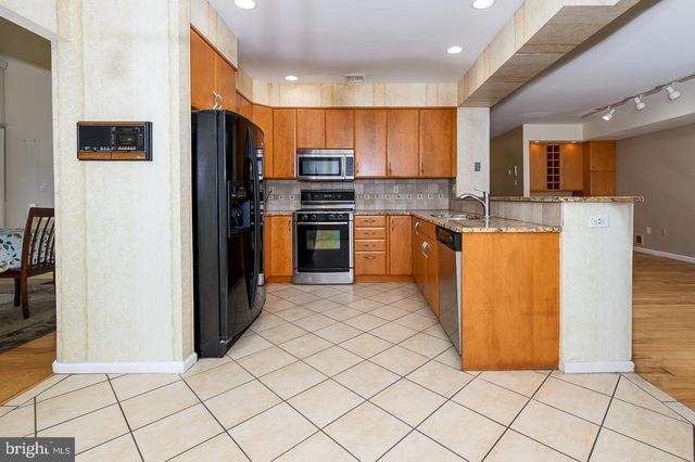 28 STONEBRIDGE LA, Princeton, NJ 08540