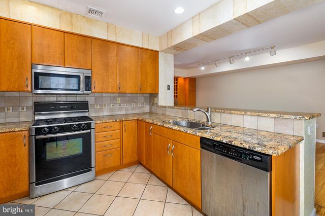28 STONEBRIDGE LA, Princeton, NJ 08540
