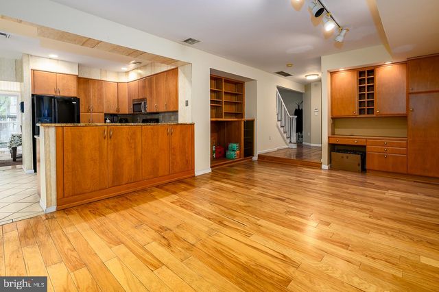 28 STONEBRIDGE LA, Princeton, NJ 08540