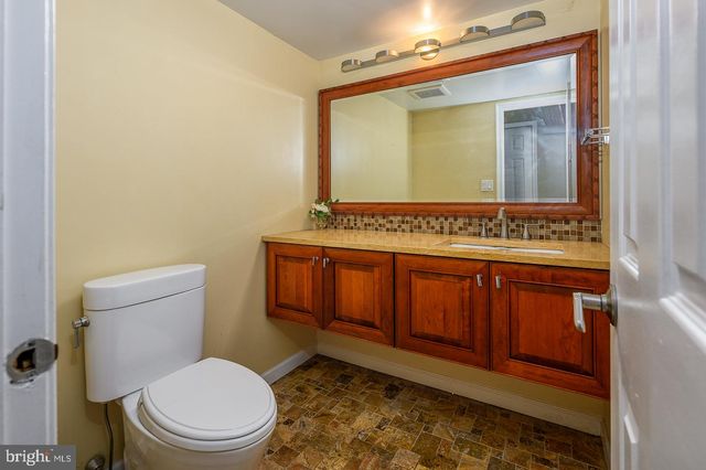28 STONEBRIDGE LA, Princeton, NJ 08540