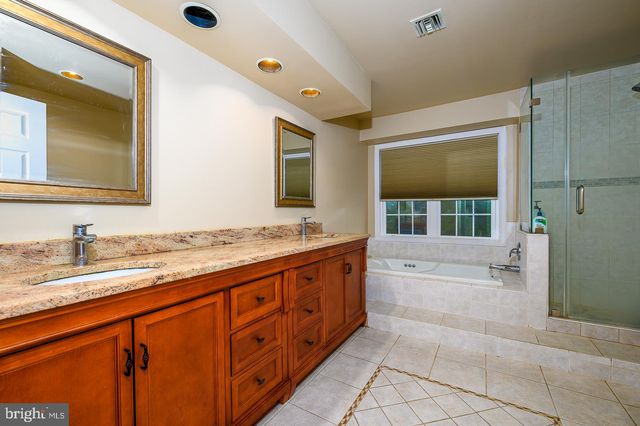 28 STONEBRIDGE LA, Princeton, NJ 08540