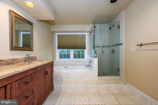 28 STONEBRIDGE LA, Princeton, NJ 08540