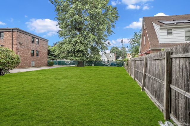 105 Long Beach Road A, Hempstead, NY 11550