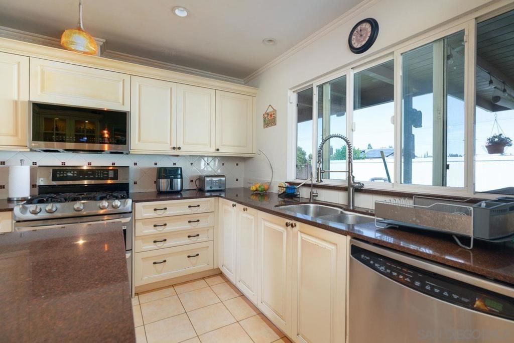 Image 2 of property listing at 6248 Spruce Lake, San Diego, CA 92119
