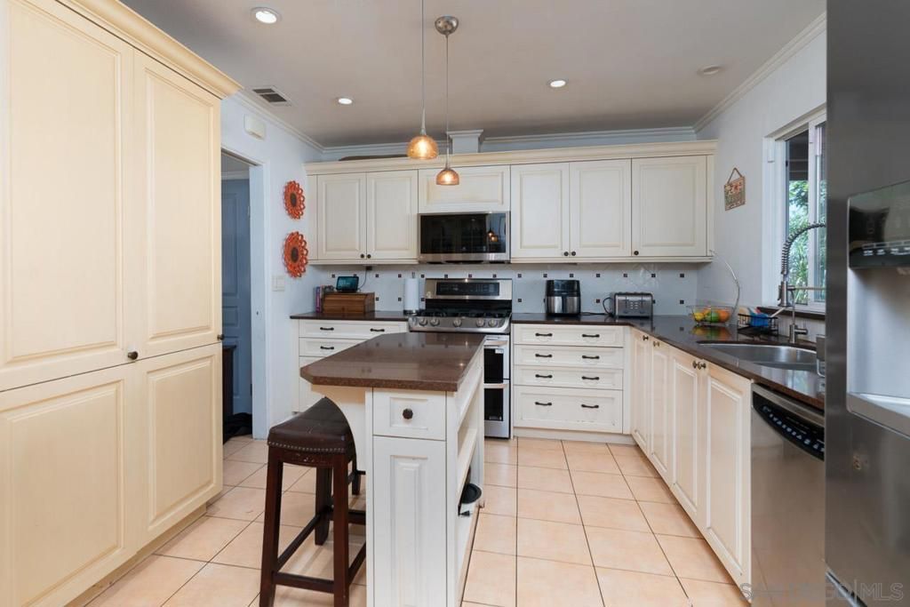 Image 3 of property listing at 6248 Spruce Lake, San Diego, CA 92119