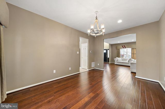 2 WATSON DR, Mount Laurel, NJ 08054